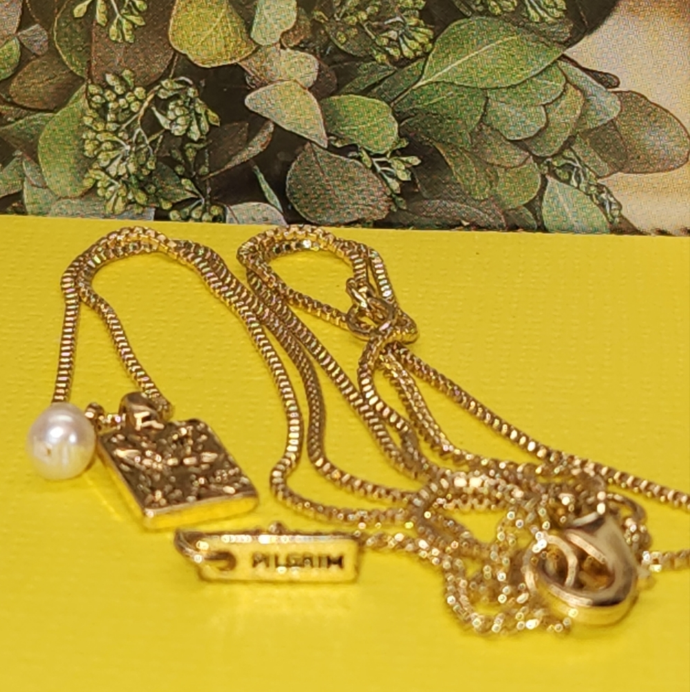#1785, PILGRIM VINTAGE NECKLACE, FRESHATER PEARL, ENAMEL PENDANT 3D